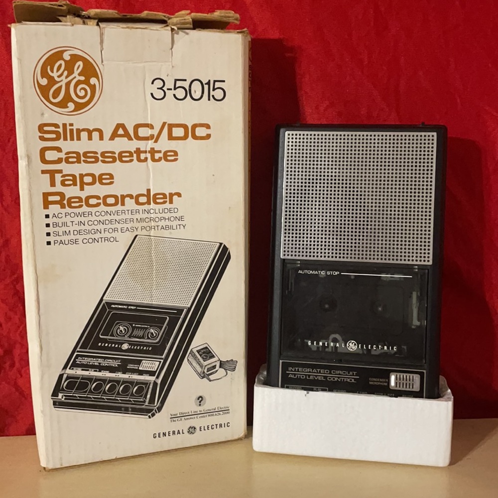 Vintage GE 3-5015 AC/DC cassette tape recorder